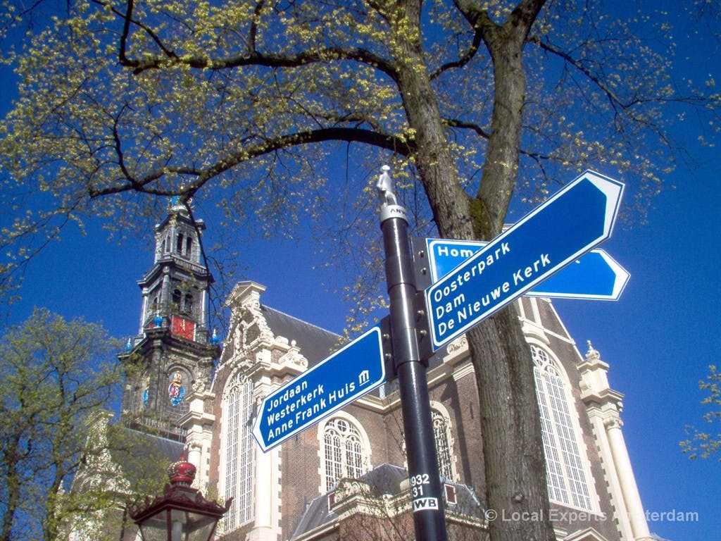 Amsterdam walkingtours, bike tours and boat trips with Local Experts