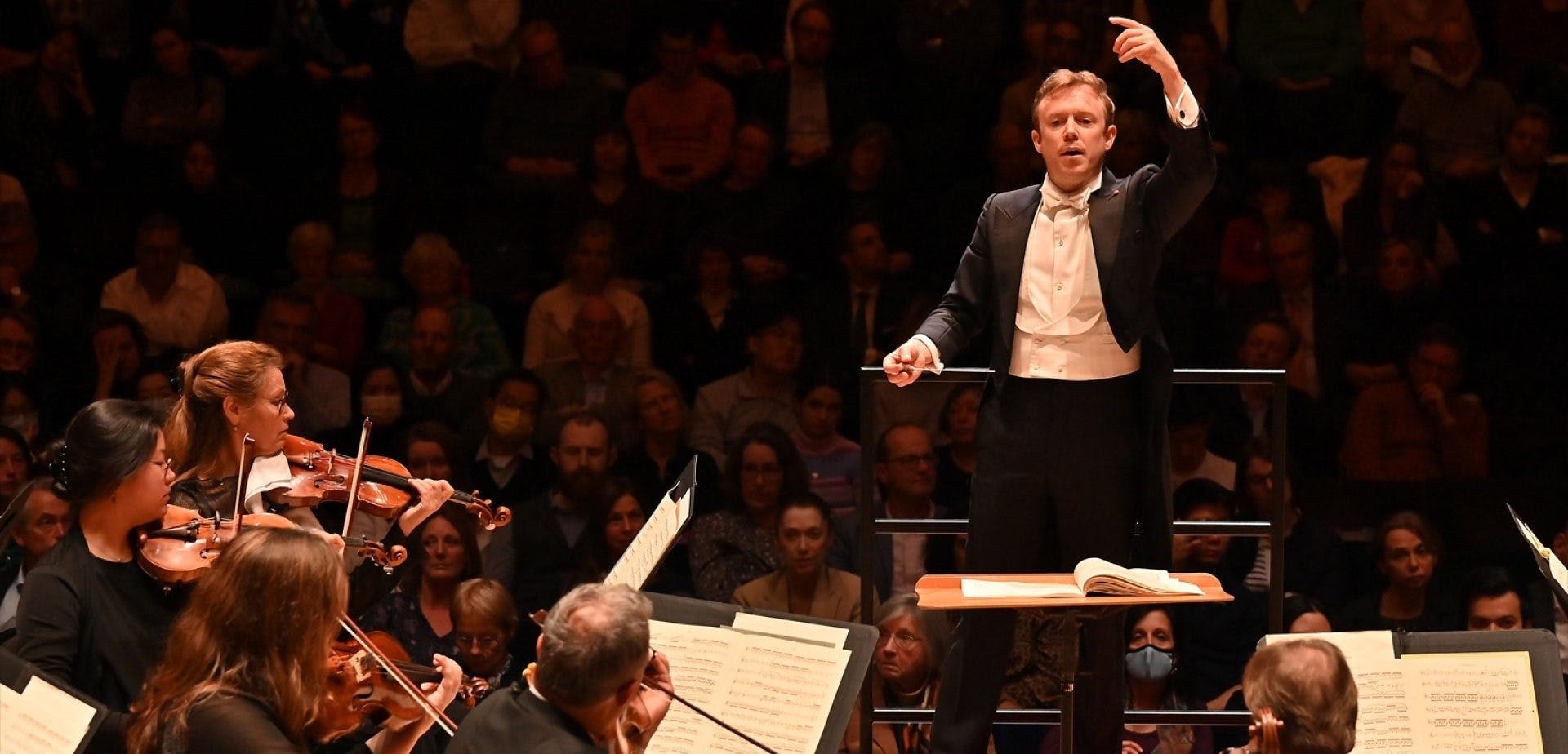 Harding leidt Elgar en Dvořák bij het Concertgebouworkest