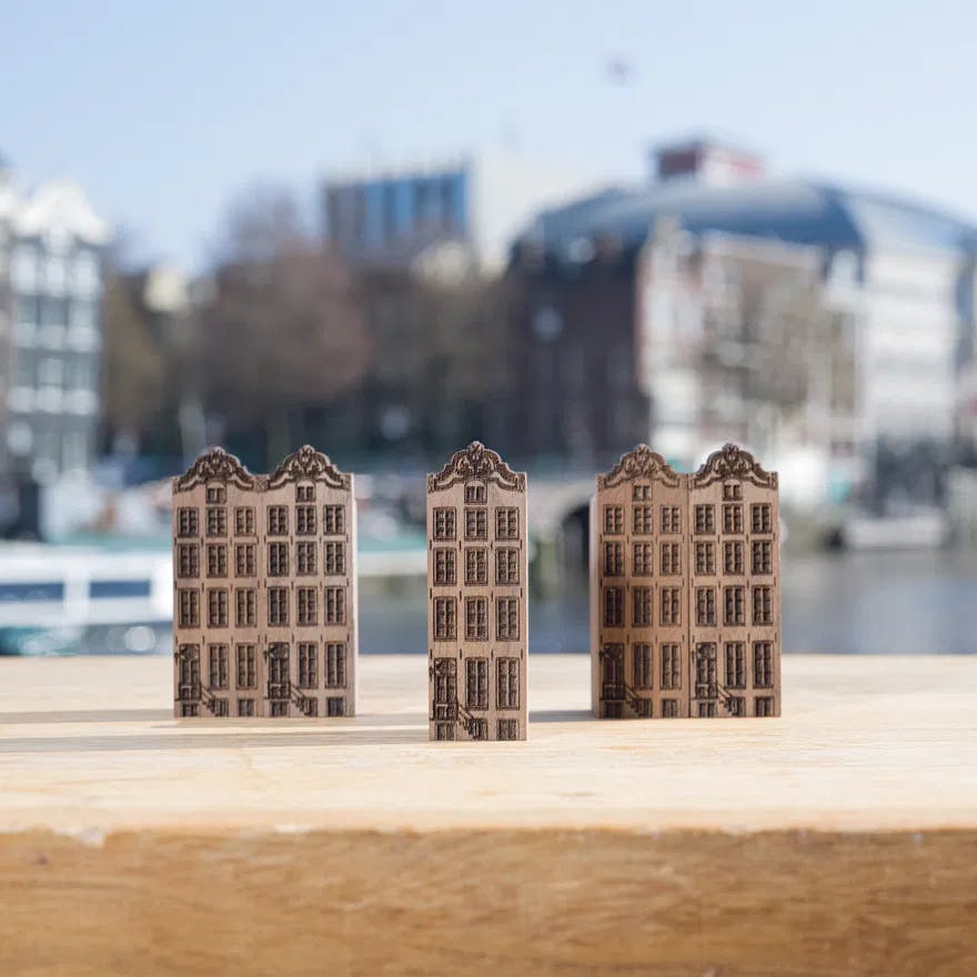Mail & Win - Wooden Amsterdam