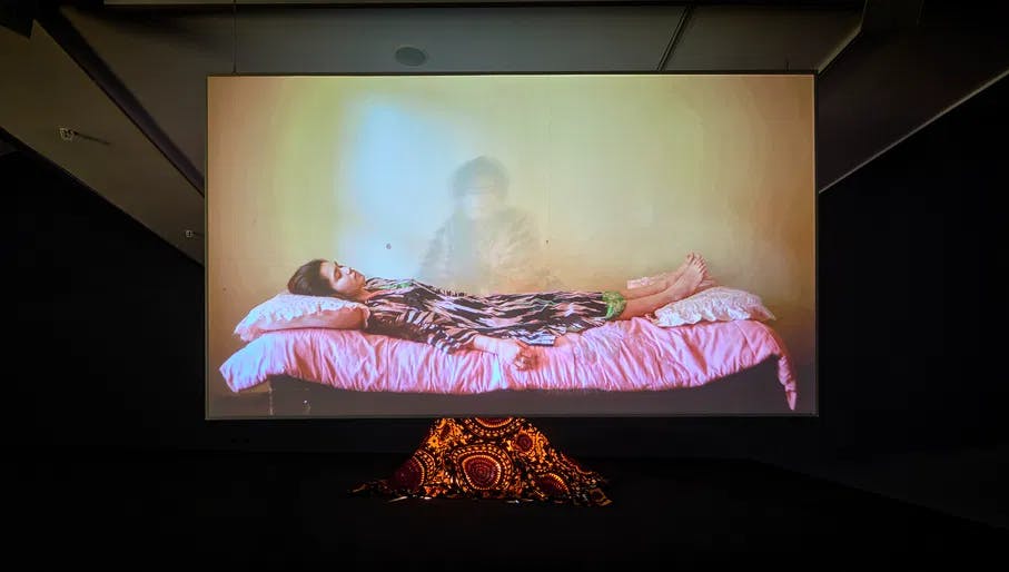 Saodat Ismailova – 18,000 Worlds, 21 January – 4 June 2023, Eye Filmmuseum, Amsterdam
Zukhra, 2013
HD video installation, 30 min., colour, stereo
Photo: Studio Hans Wilschut