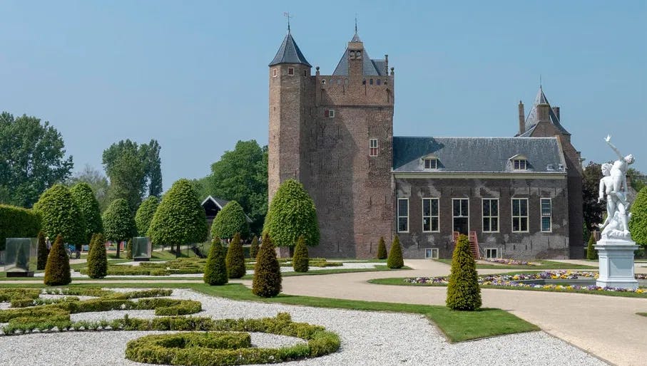 Slot Assumburg hostel castle Heemskerk