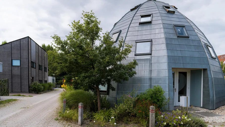 De Korf is the name of this beehive-like experimental house in De Eenvoud, Almere.