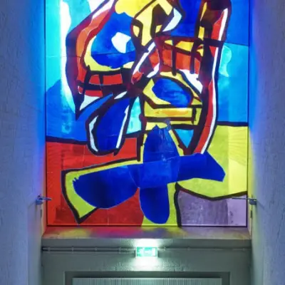 Glasappliqué 'Kruisiging' Antonio Saura