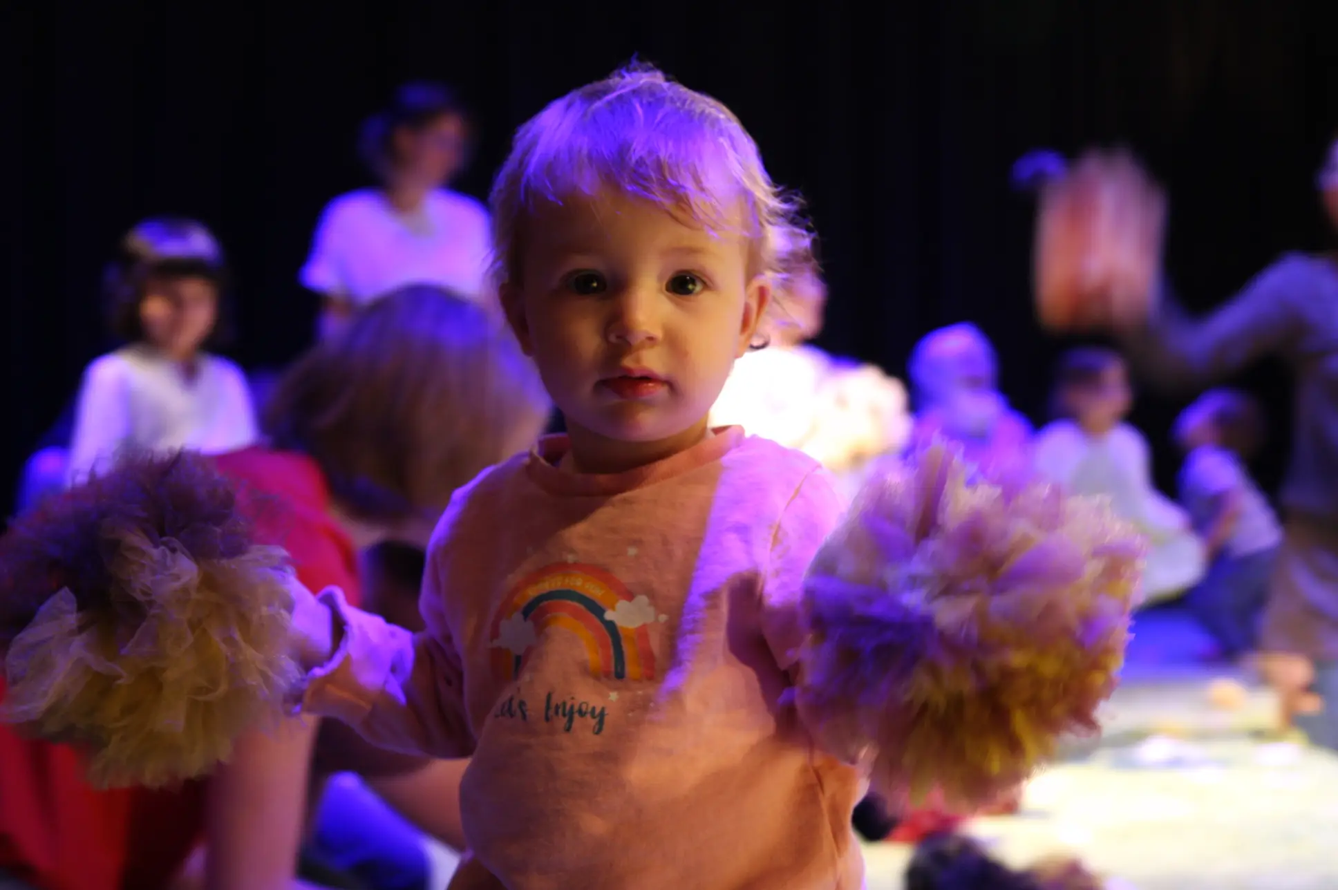 Kind speelt met BumbleBee