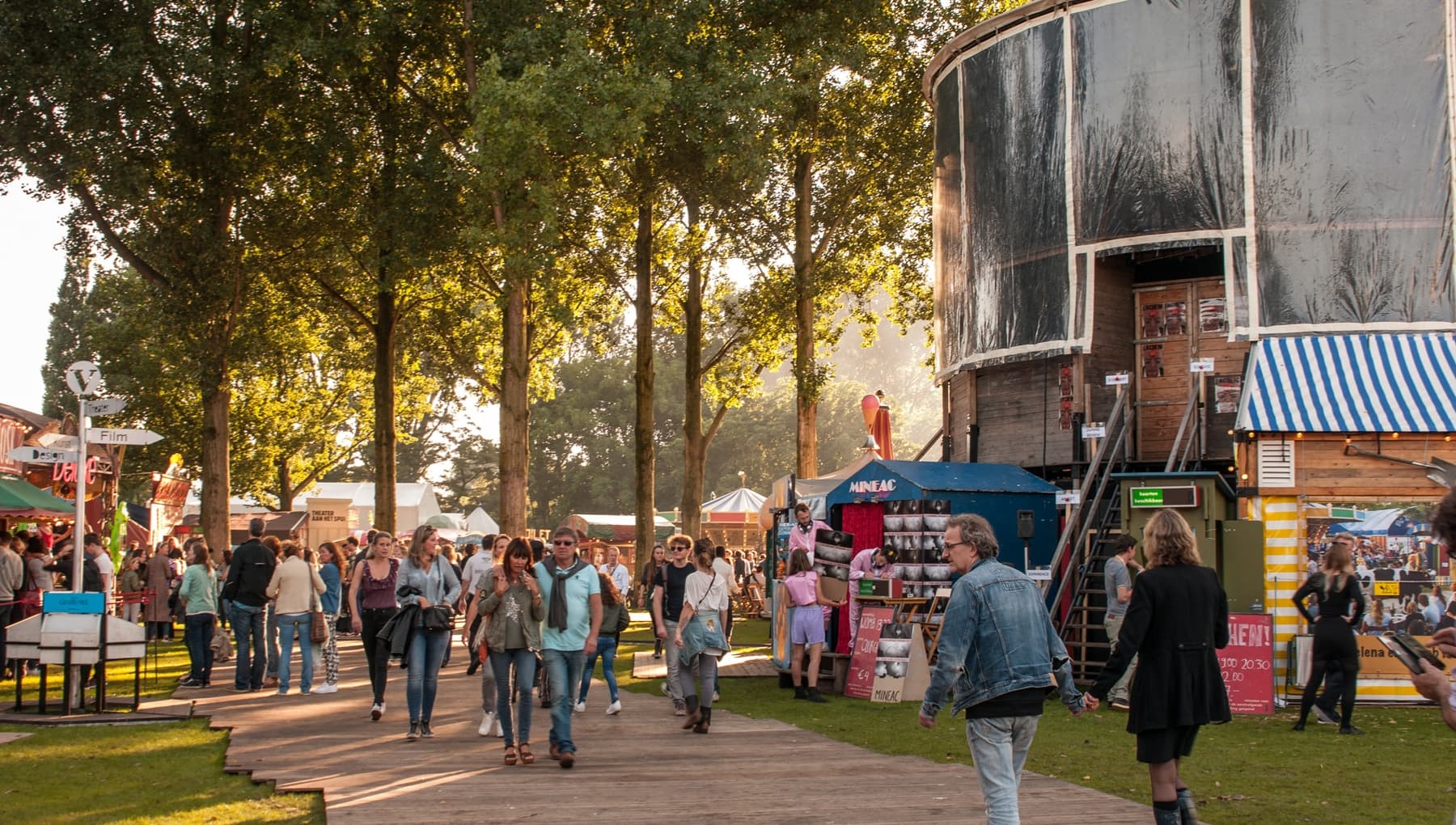 Theatre Festival De Parade