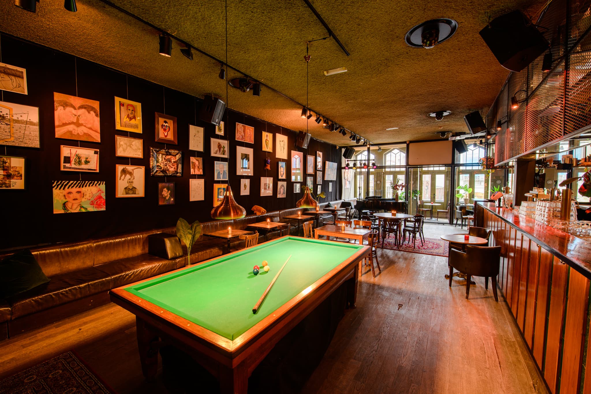 Het biljart in Sociëteit de Kring