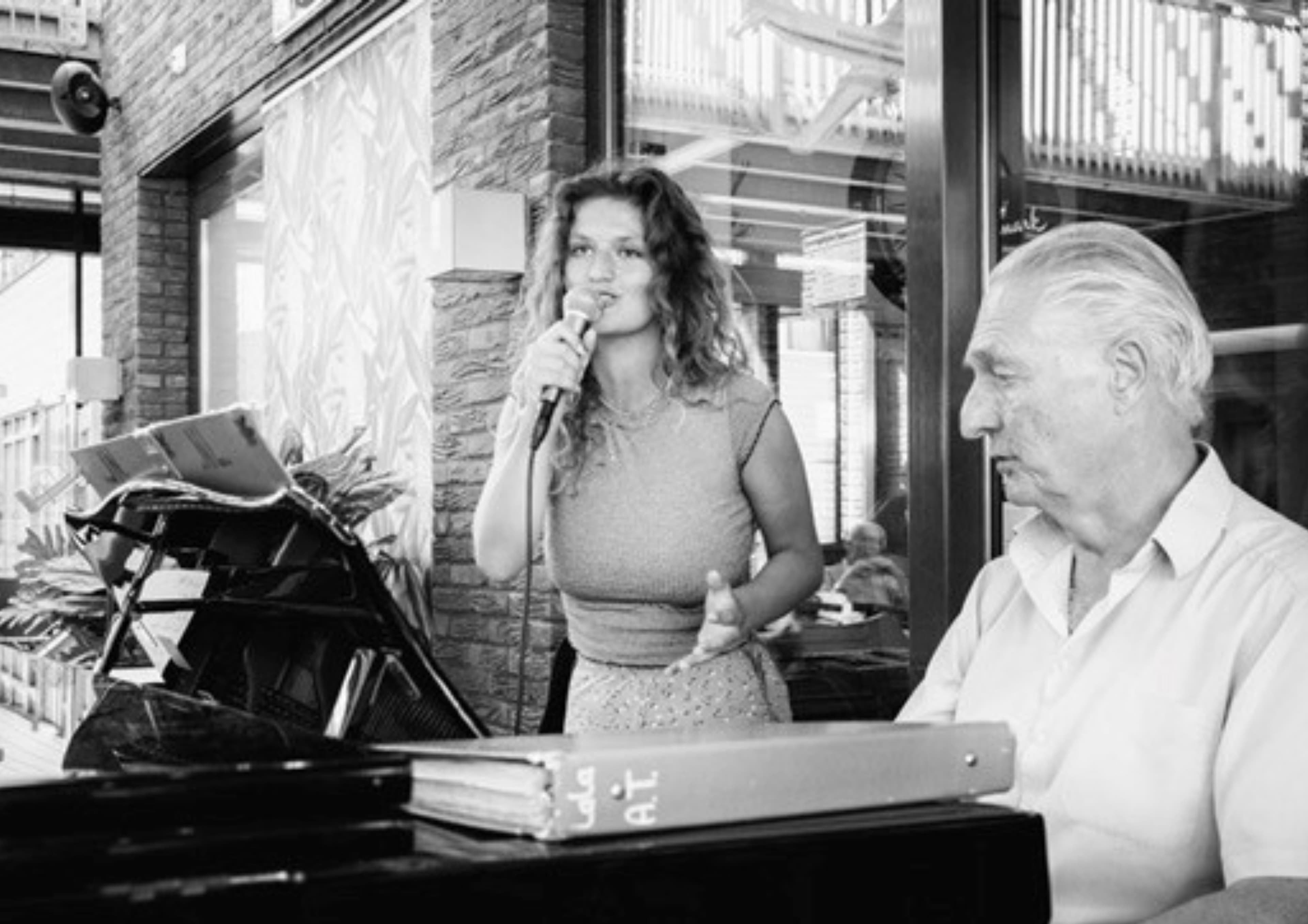 HAUT LIVE! Presenteert: La La Familia