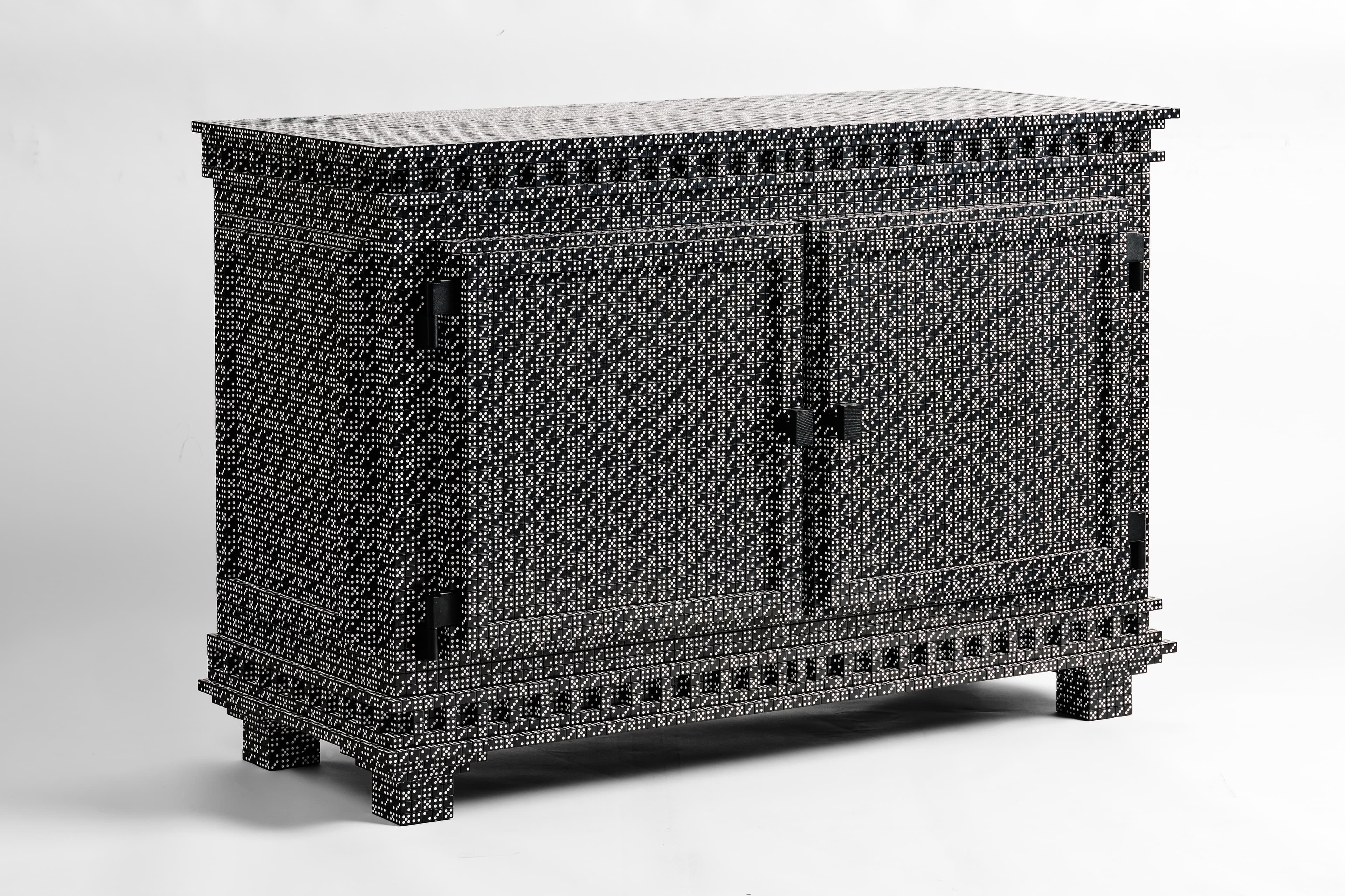 Diederik Schneemann – Lucky dice dresser