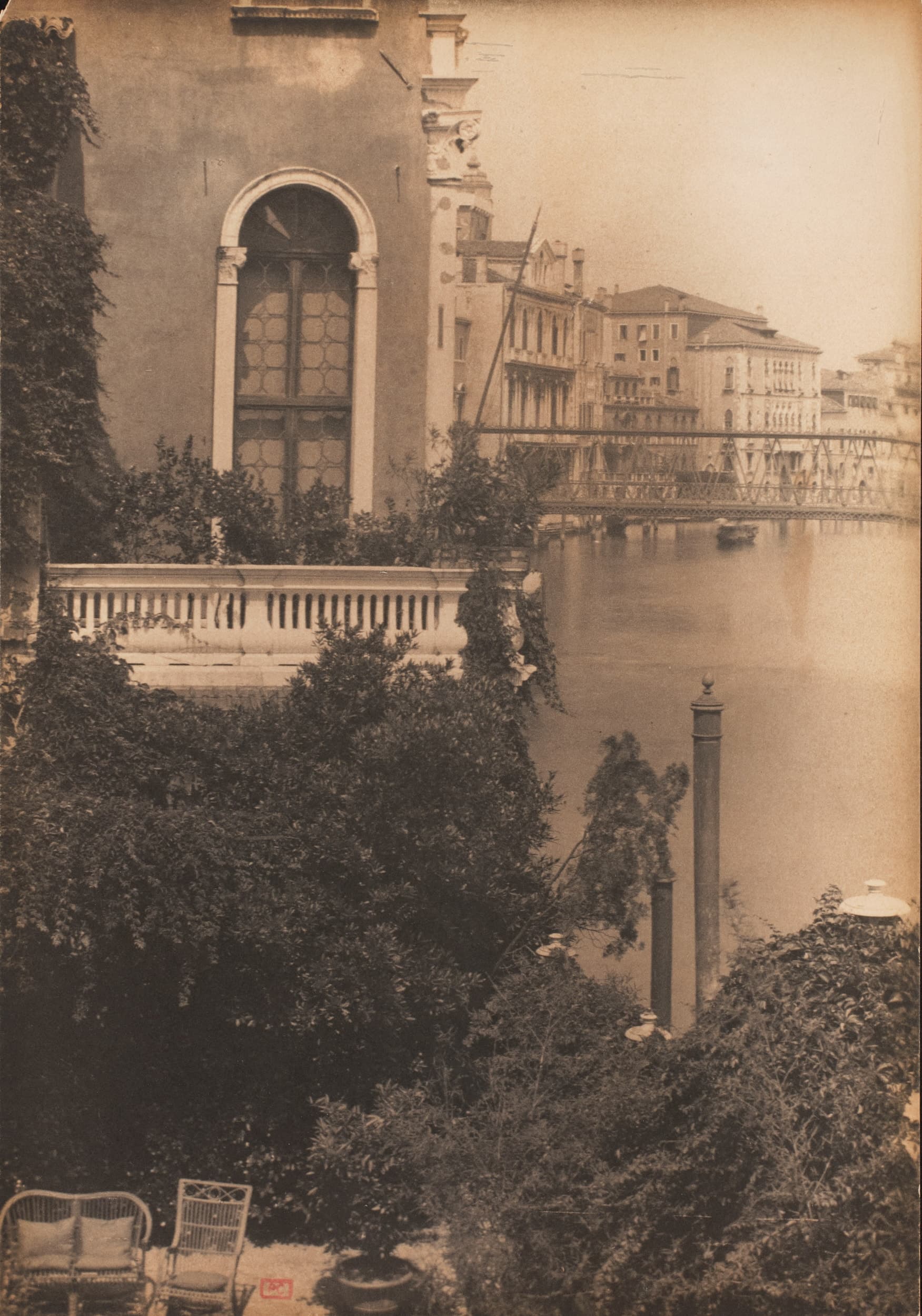 View of the garden from the Palazzo Balbi- Valier (side view of the Palazzo Contarini Dal Zaffo, also know as Contarini Polignac),ca.1904–1908, courtesyoftheBibliothèque municipaledeTours