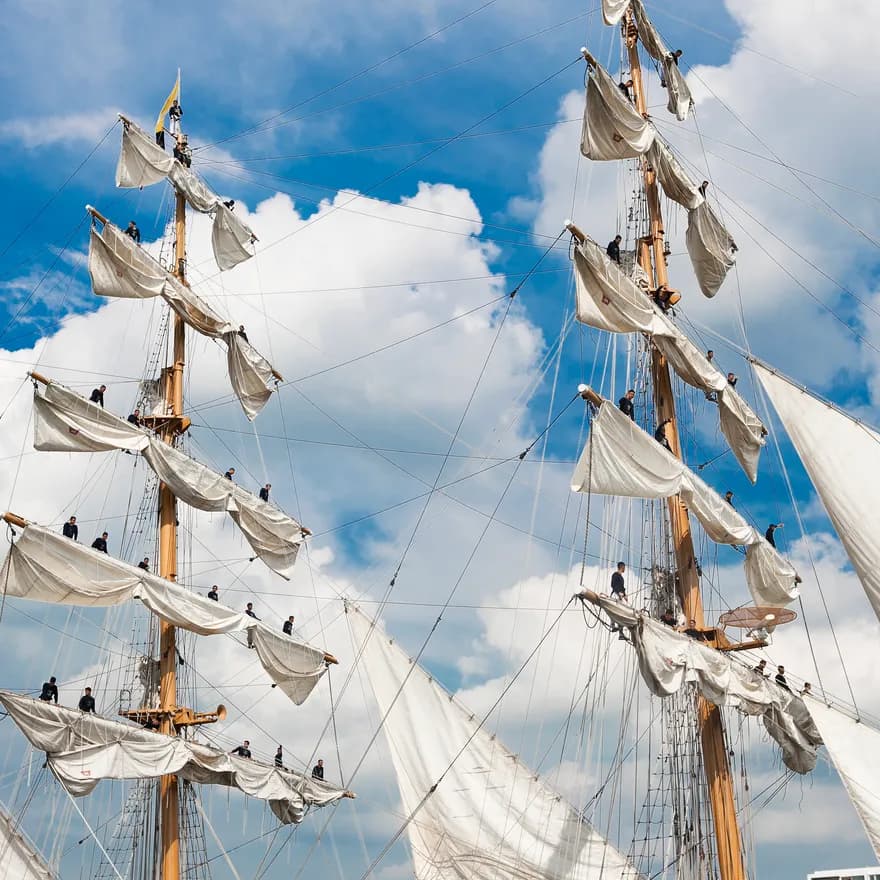 Masten van de Guayas tijdens de SAIL In.