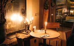 Bar-Grill Marathonweg table by candlelight