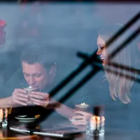 Romantiek, koppels, hot-choco, pre-valentijn, lampjes. Romance, couples,