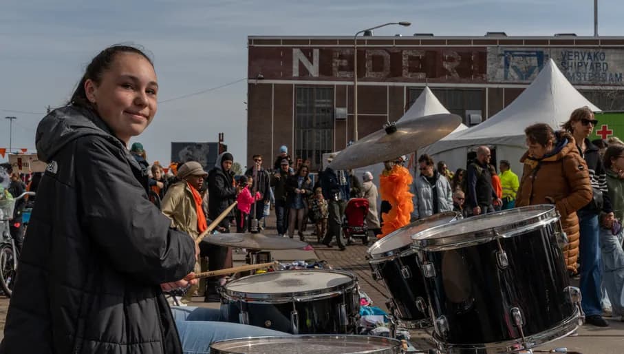 A girl plays on her drum kit on King's Day 2023.