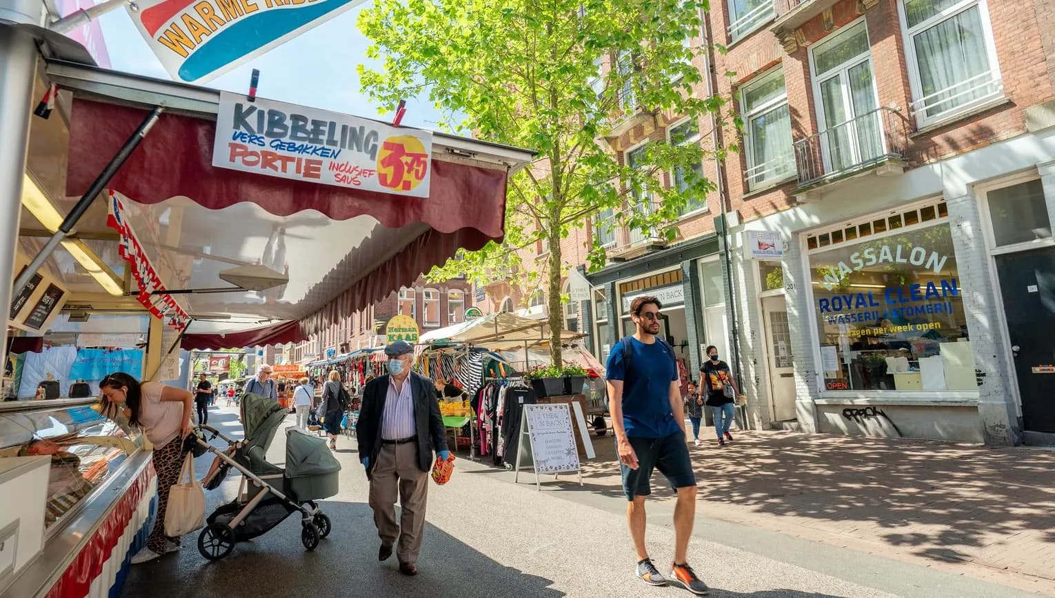 People shopping at the Ten Katemarkt market