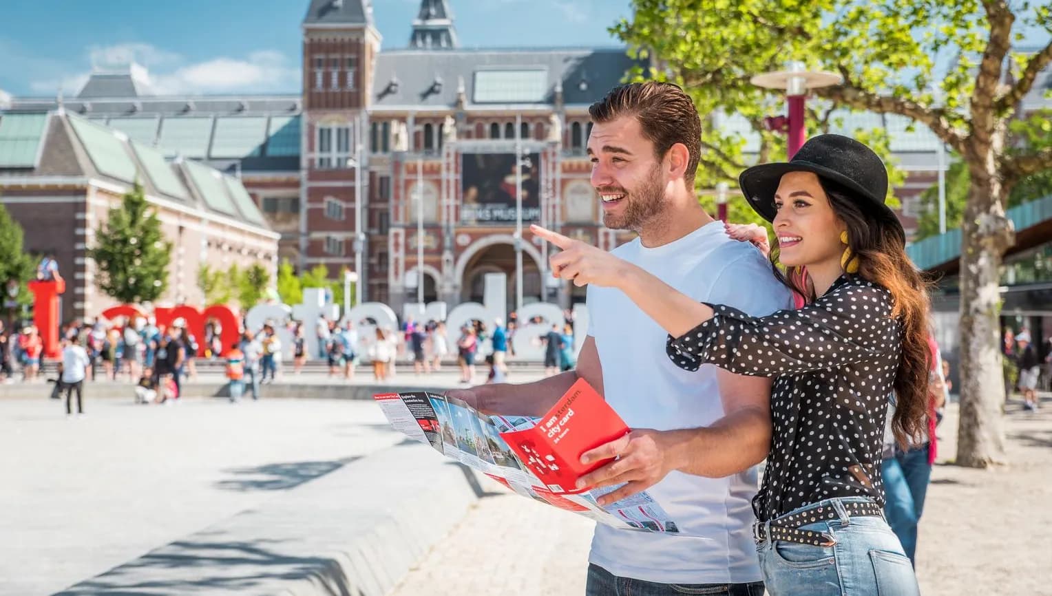 A couple at the Museumplein holding a city card map