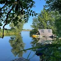 Floating lodges, accommodation in Uitermeer