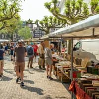 People strolling at the Spui Boekenmarkt
