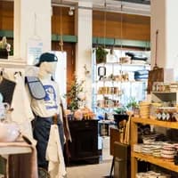 Display of souvenirs, homeware and design products in Het Faire Oosten store at the Oostpoort Shopping Centre