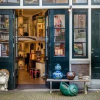 Van Hier Tot Tokio shop exterior