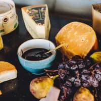 Lars restaurant cheese