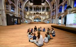 Wereldmuseum Amsterdam, small kids sitting in a circle