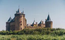 The Muiderslot is a medieval castle in the North Holland town of Muiden, built around 1285, restored to its former glory from 1370 and a national museum since 1878.