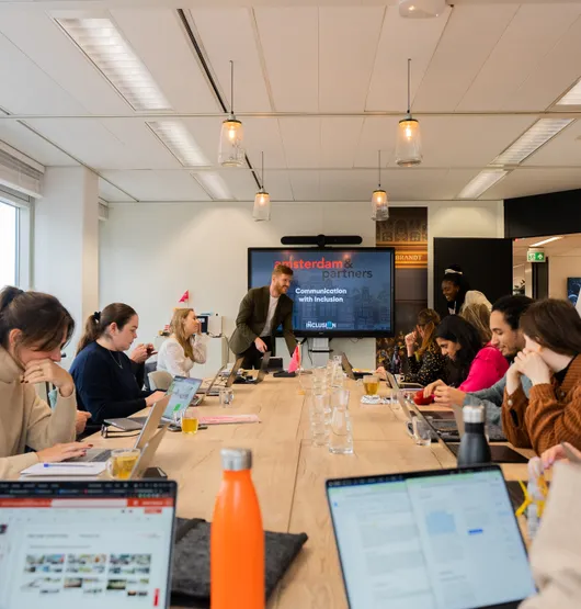 Colleagues having a kennissessie in Museumplein