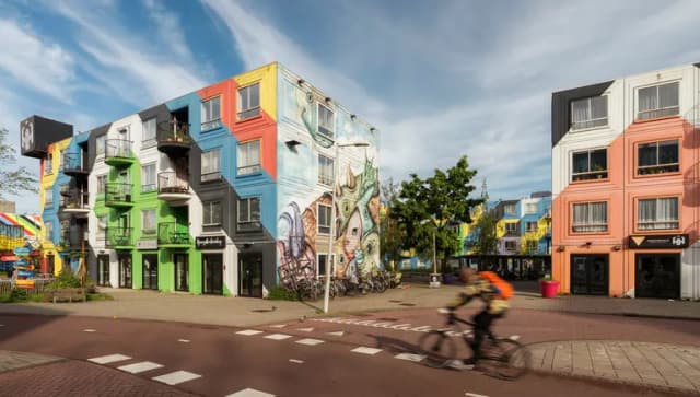 A cyclist alongside Heesterveld community.