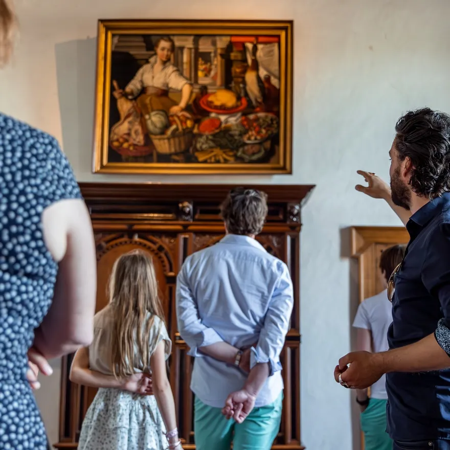Muiderslot people getting a tour inside