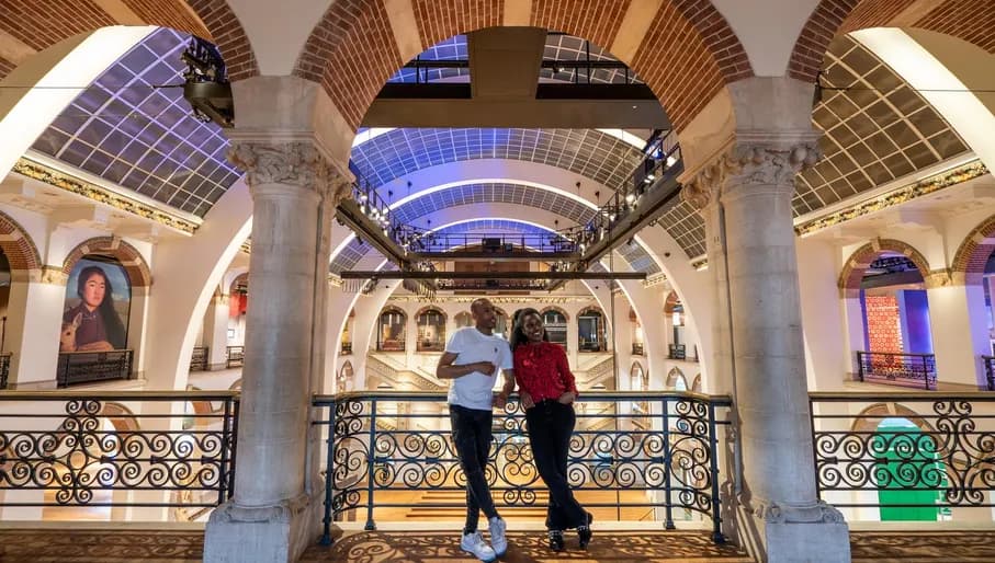 A couple visits Tropenmuseum.