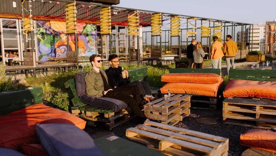 Bar Bistro Bureau people having drinks on the rooftop terrace