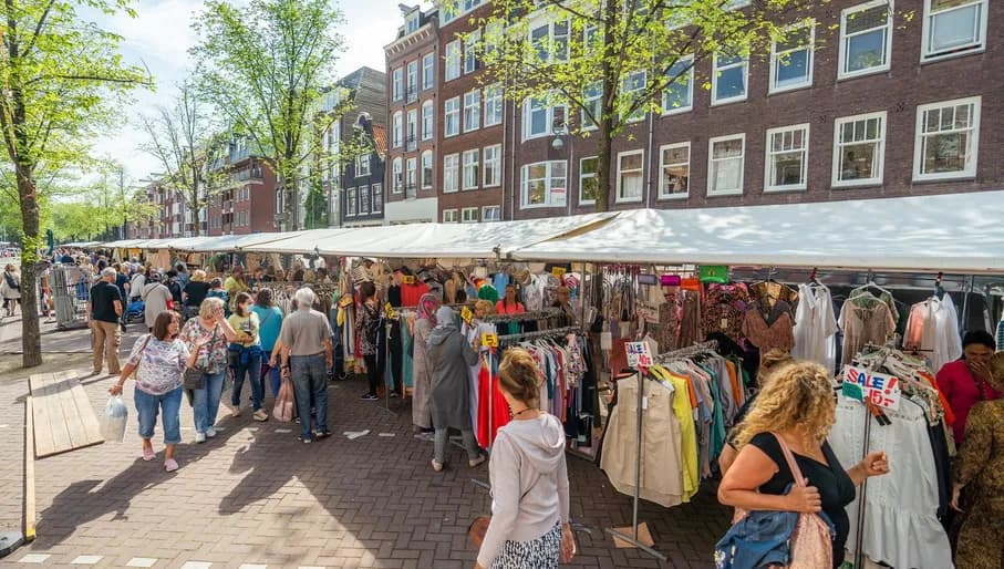 People shopping at the Westerstraatmarkt