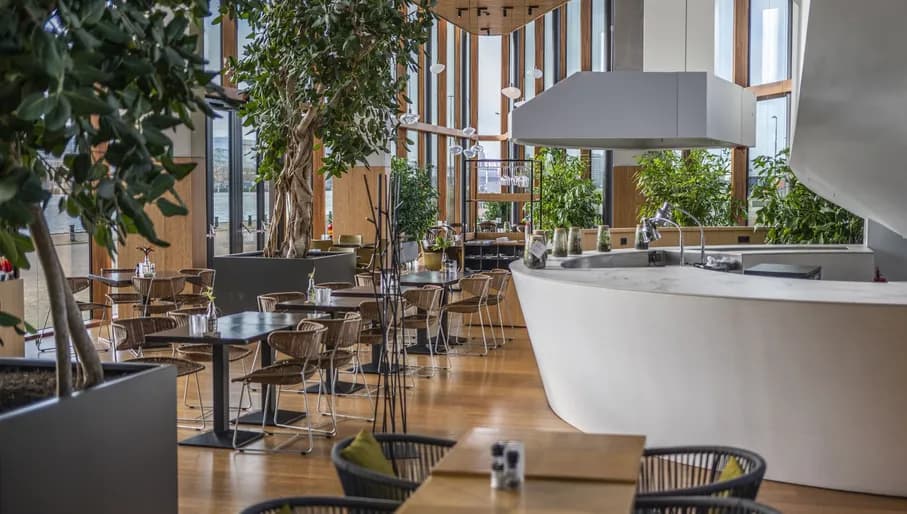 Hotel Jakarta restaurant interior