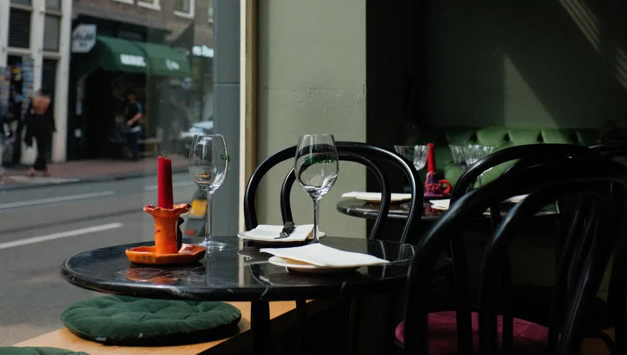 Bar Babar table next to the window