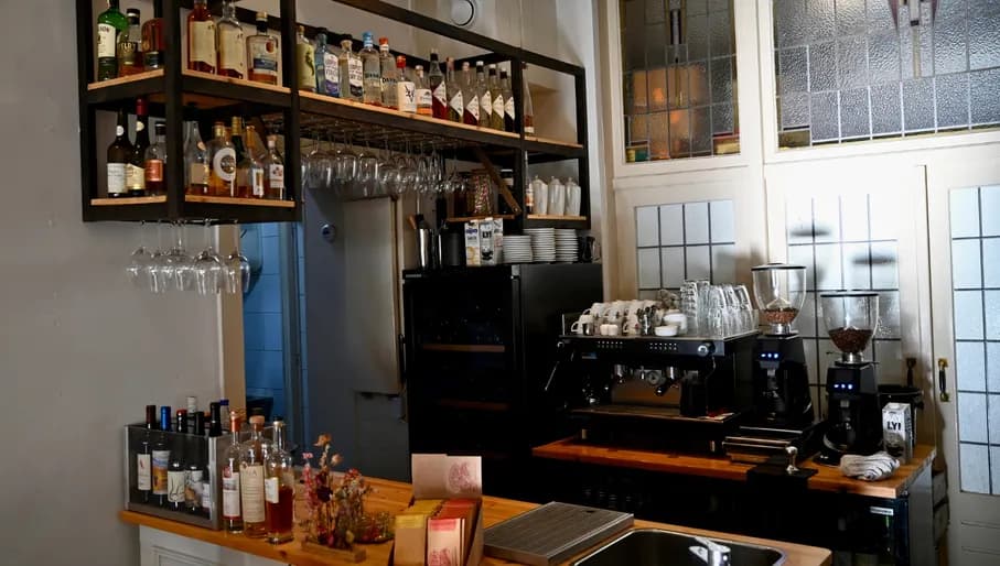 Morris & Bella restaurant interior