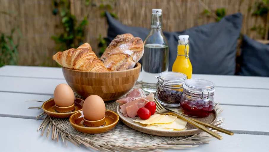 Breakfast at Lodge & Loft rental apartments