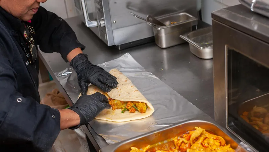 Chef preparing food at Rotishop Gieta