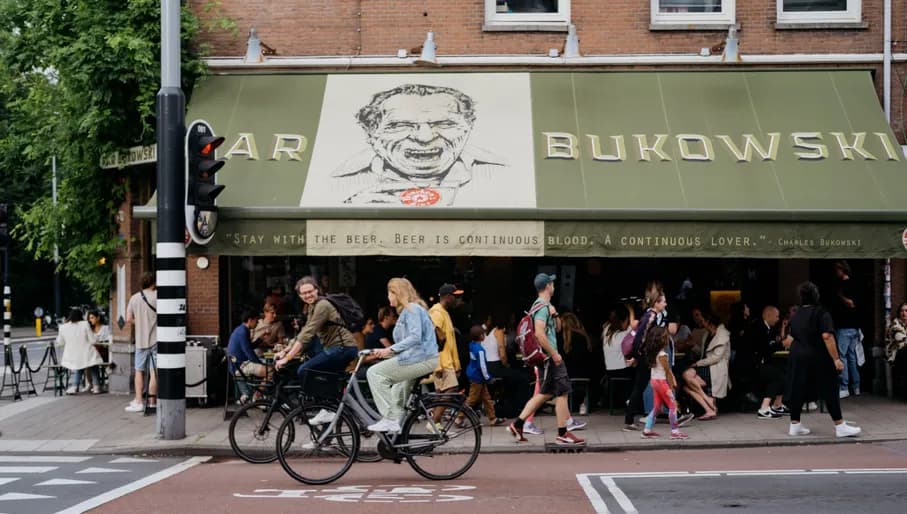 Bar Bukowski café-restaurant exterior