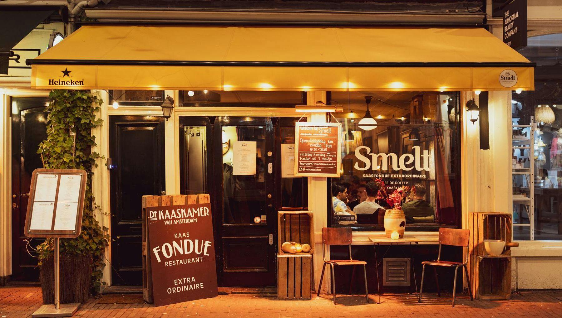 Exterior of Smelt cheese fondue restaurant at night De Kaaskamer van Amsterdam