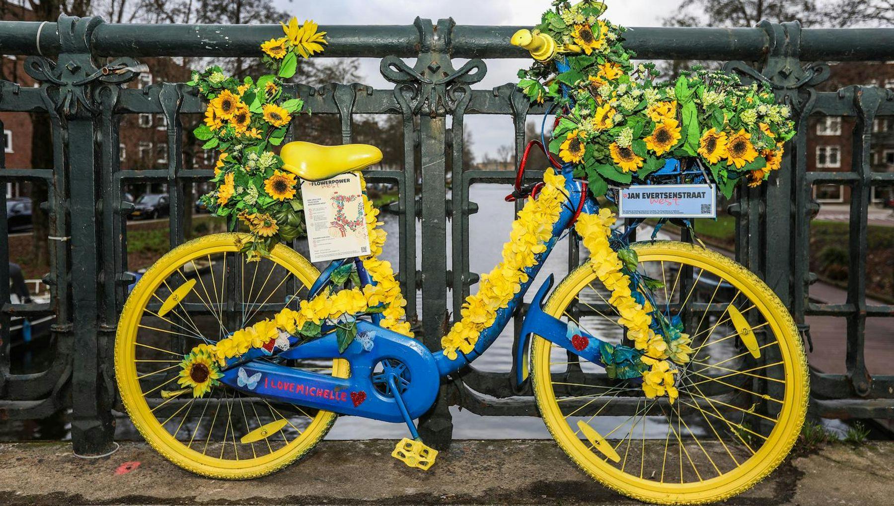 Flowerpower West, Flowerbikeman's bikes with flowers