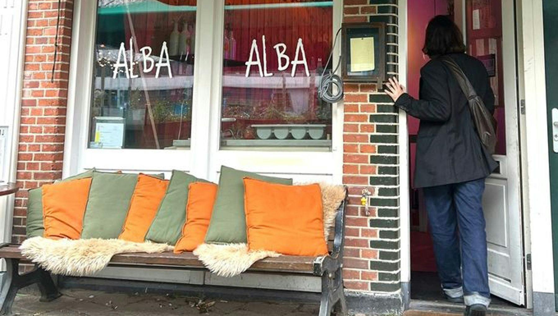 Exterior restaurant Alba