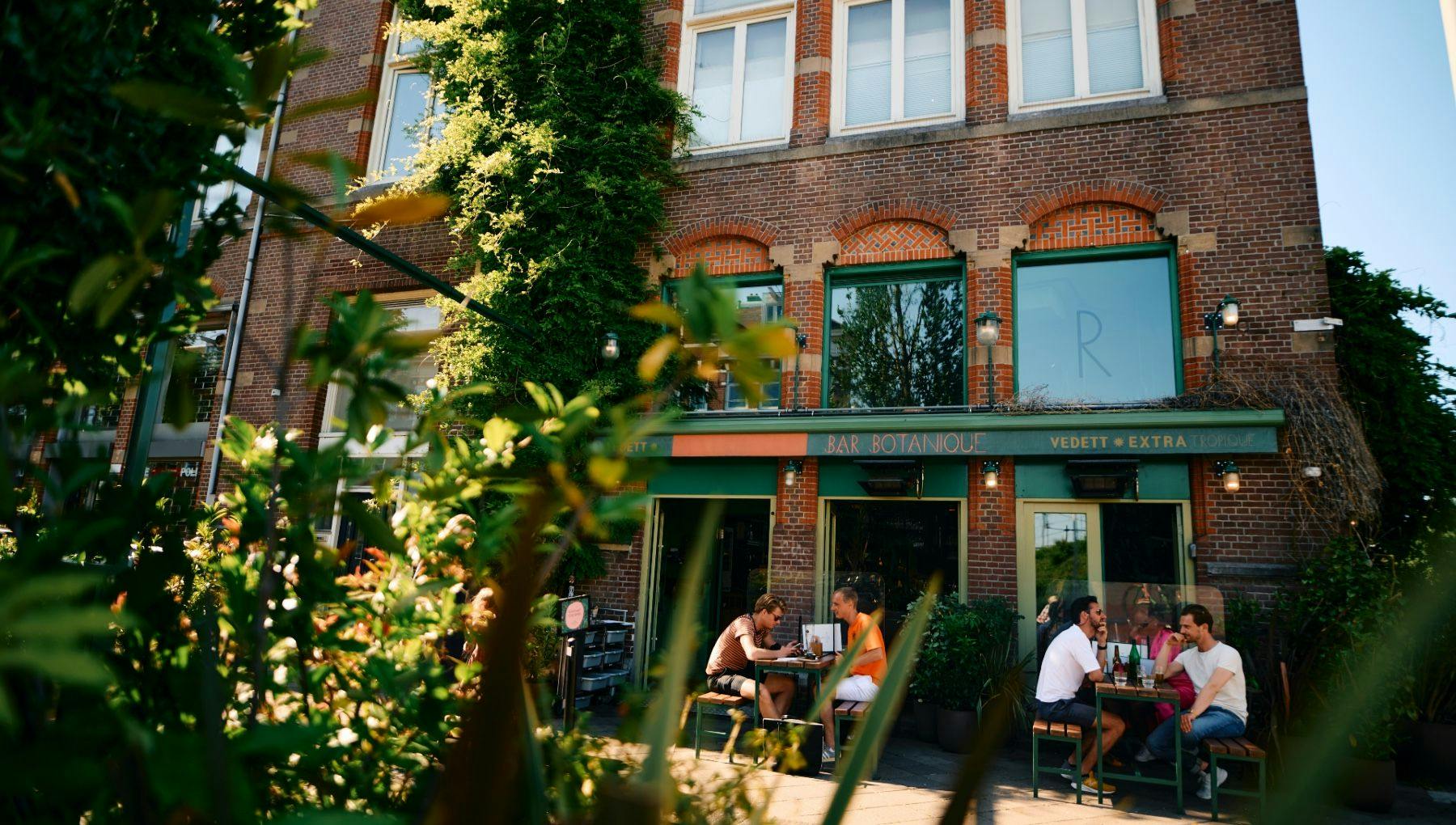 Bar Botanique café-restaurant exterior