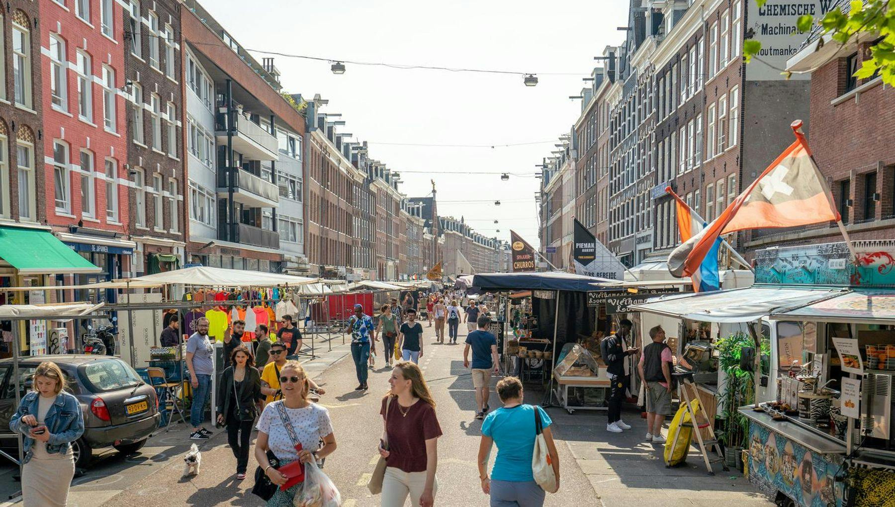 People shopping at the Albert Cuyp market
