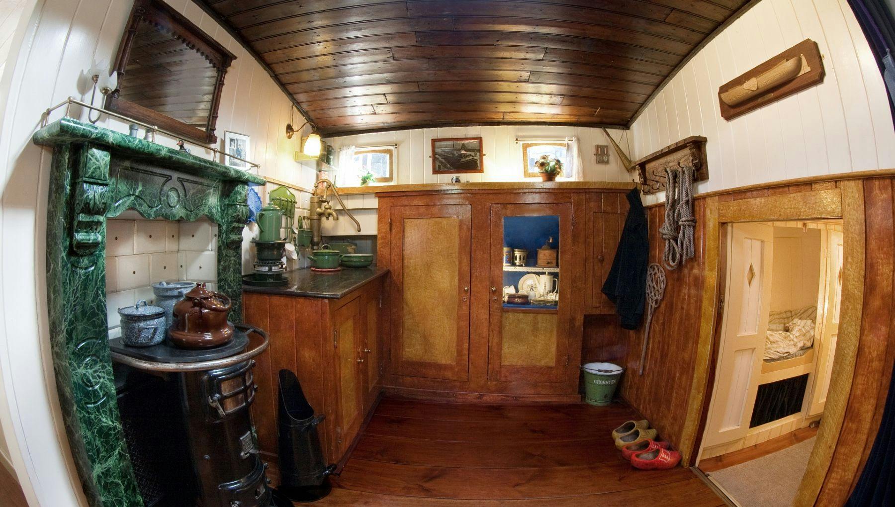 Houseboat Museum interior
