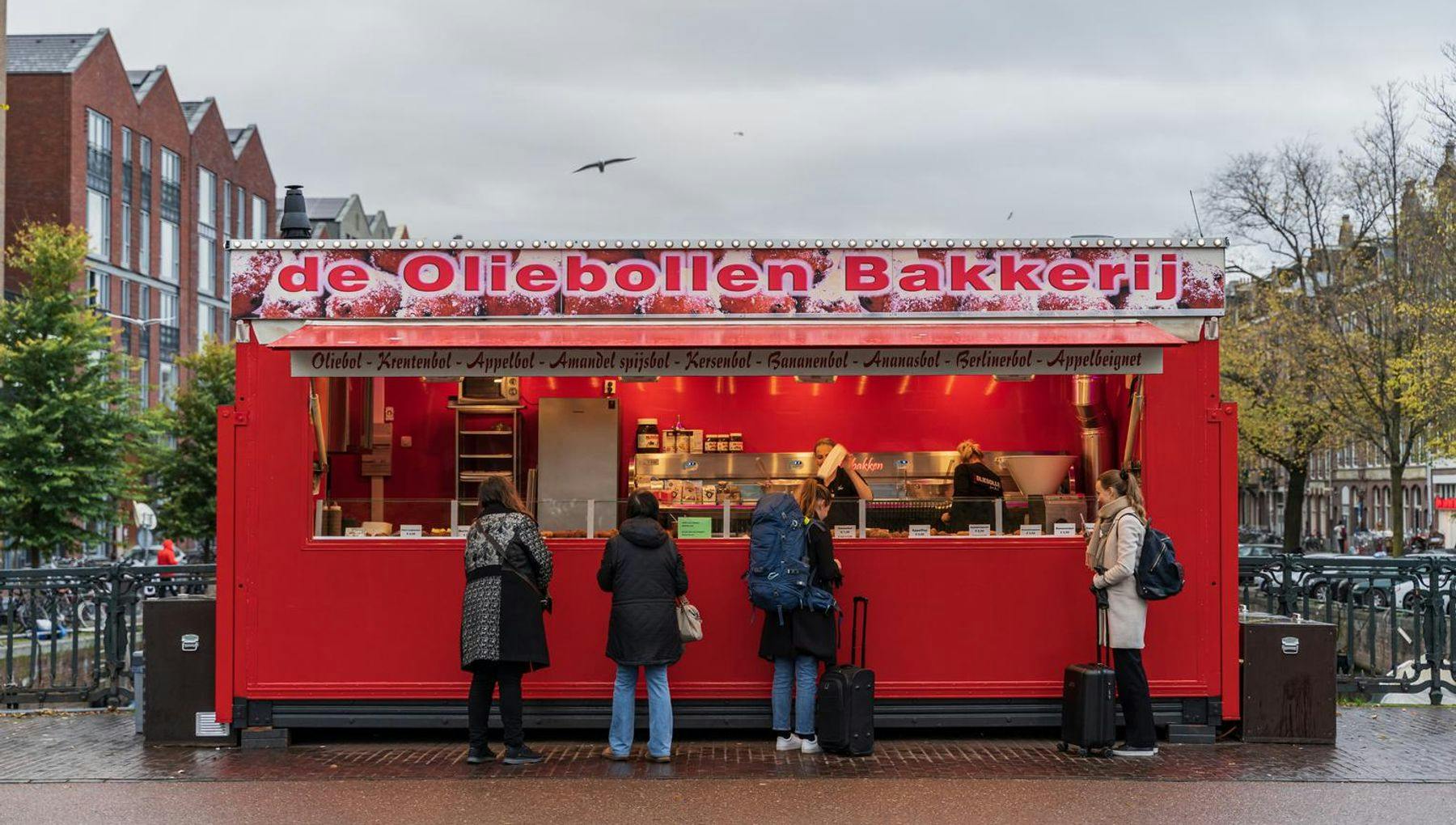People ordering oliebollen at a stall in the Kinkerstraat.