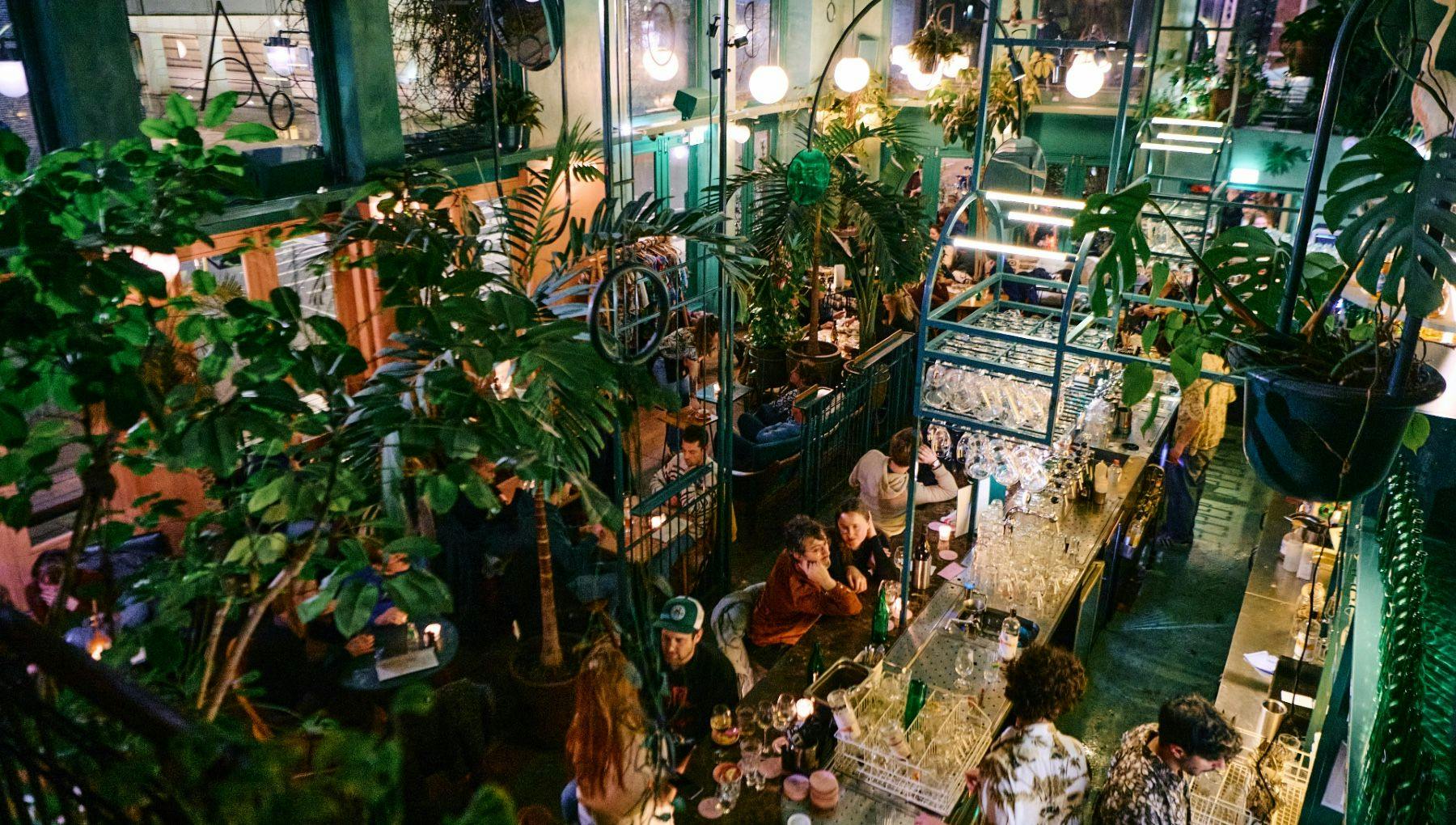 Bar Botanique café-restaurant interior