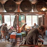 Cafe Slijterij Oosterling brown bar