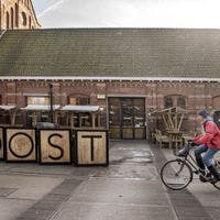 Biking in the rain next to Brouwerij Troost
