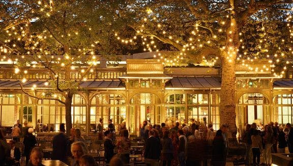 Café-Restaurant de Plantage in the evening with sparkly lights.