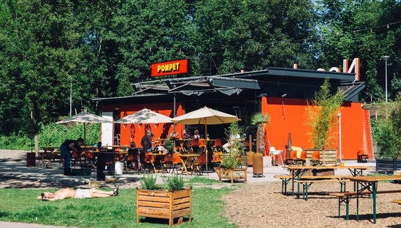 Pompet cafe terrace in Noorderpark
